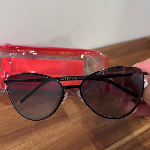 Marc by Marc Jacobs Black Cat Eye Sunglasses w/ Red Case 100% Authentic Women's - Picture 8 of 16